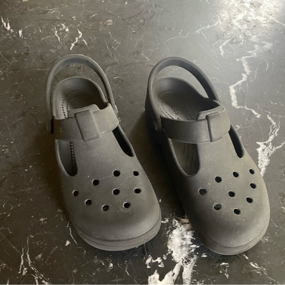 -2286 Crocs Kids' Classic Mary Jane Clog; Black, J3